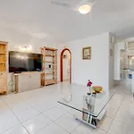 With Pool View * لوس كريستيانوس
