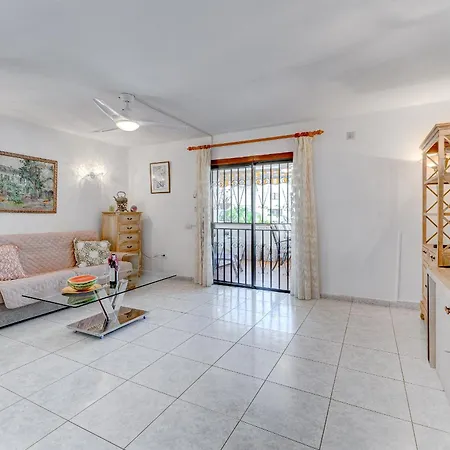 With Pool View Apartmán